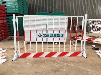 地鐵施工臨邊安全圍擋施工臨時(shí)安全防護(hù)欄基坑工地地鐵防護(hù)